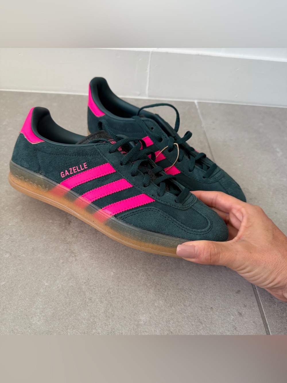 ADIDAS Gazelle Indoor sneakers in dark green and bright pink | NEW